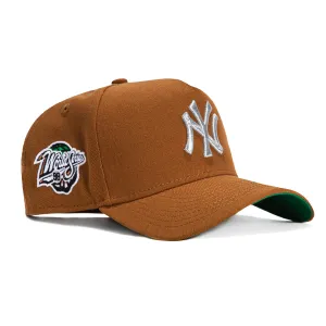 New Era 9Forty A-Frame New York Yankees 1998 World Series Patch Snapback Hat - Khaki, Metallic Silver